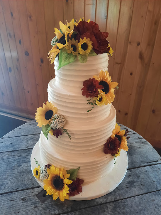 Elegant tiered wedding cake